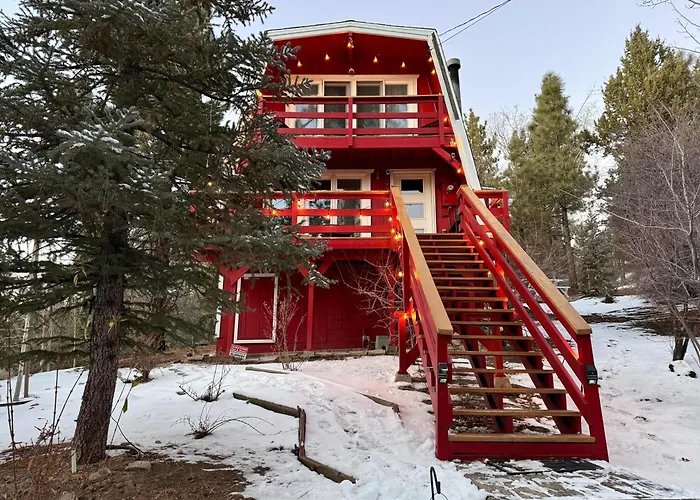 Maison Solange-Red Barn Farmhouse Style- Moonridge